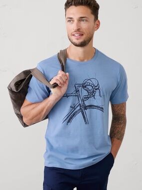 Banana Republic Men's Light Blue Graphic Crewneck T-Shirt L